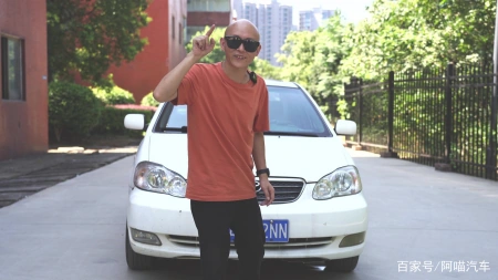 夏季开车老司机都会选择偏光镜，这是为什么？喵哥告诉你别买错了（开车偏光镜片什么颜色好）